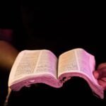 O que a Bíblia ensina sobre a santidade de Deus